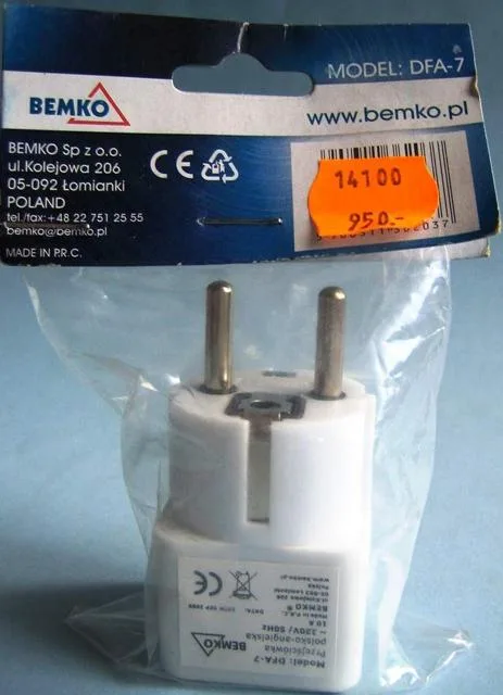 Travel plug adaptor
