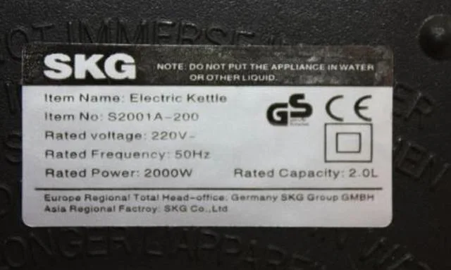 Electric kettle with travel adaptor