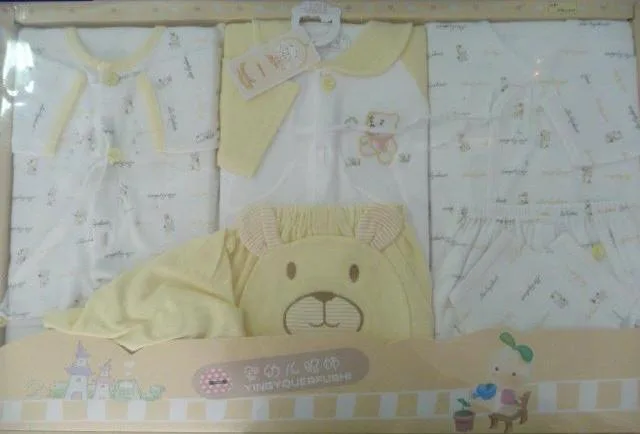 Set of babies’ garments