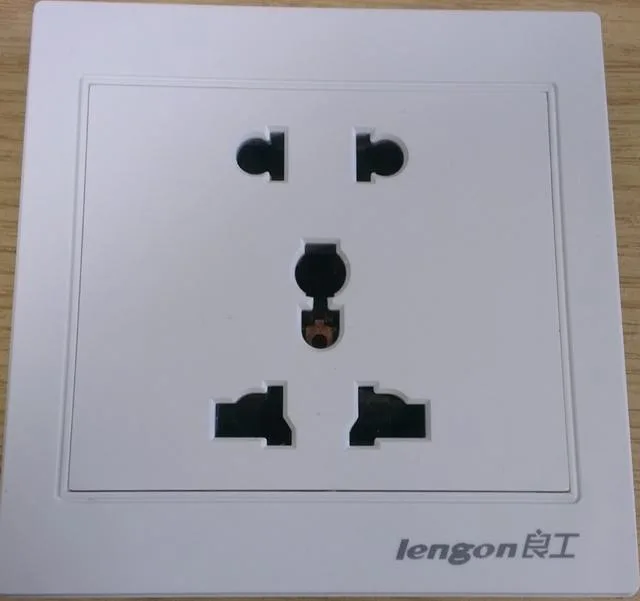 3 pin / 2 pin Universal Socket