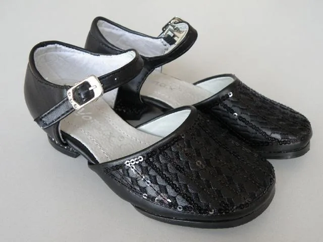 Girls' shoes