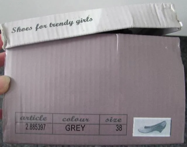 Ladies' shoes