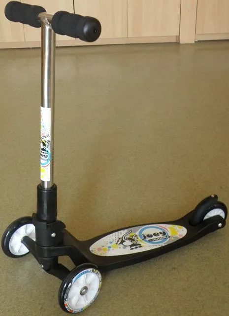 Toy scooter