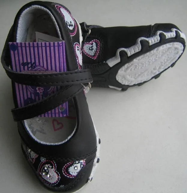 Girls' shoes