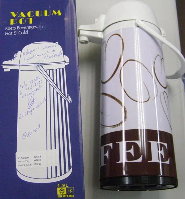 Thermos flask with pump