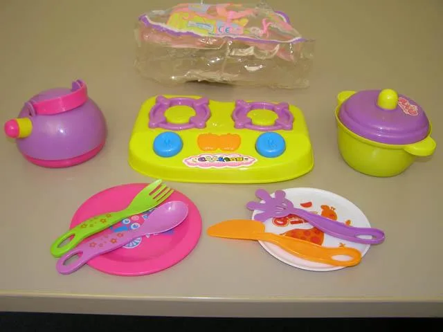 Plastic cooking set