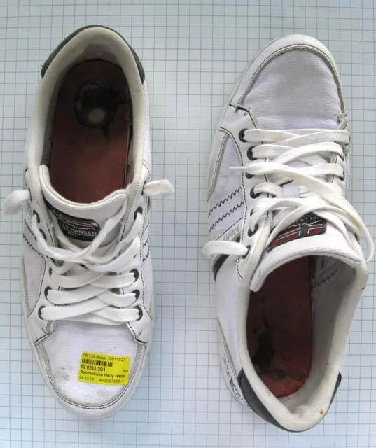 Men's sports shoes