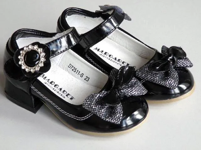 Girls' shoes