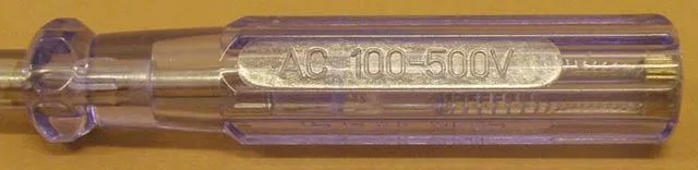 Voltage tester
