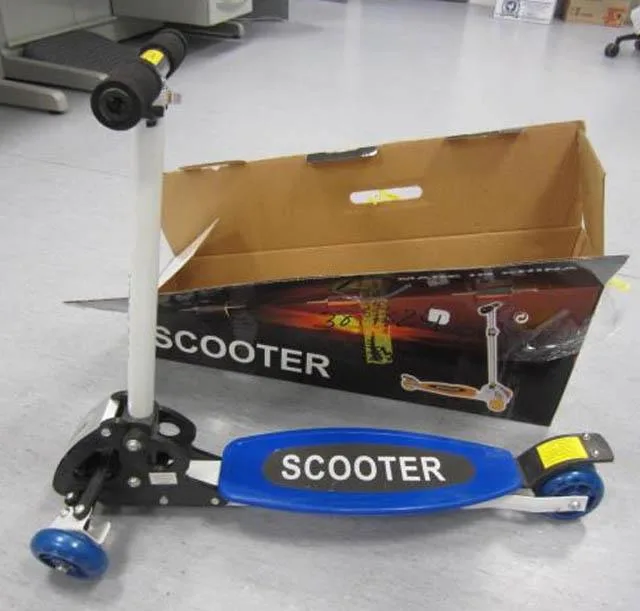 Two- and three-wheeled scooters