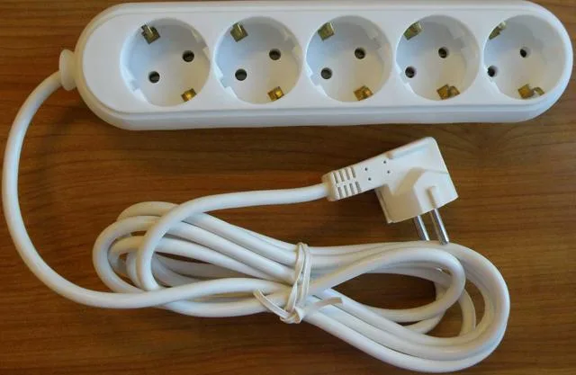 Mains extension lead