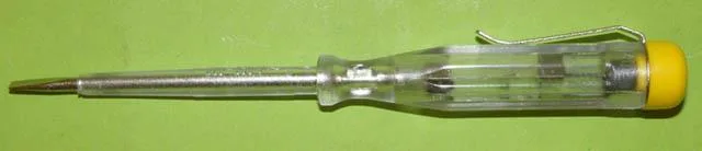 Voltage tester