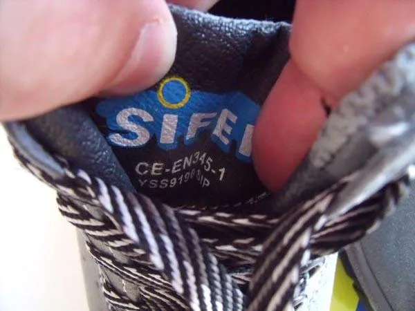 Safety shoes