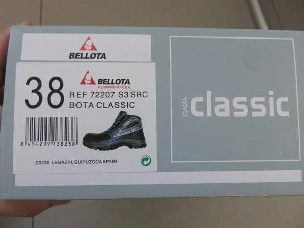 Safety boots
