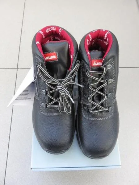 Safety boots