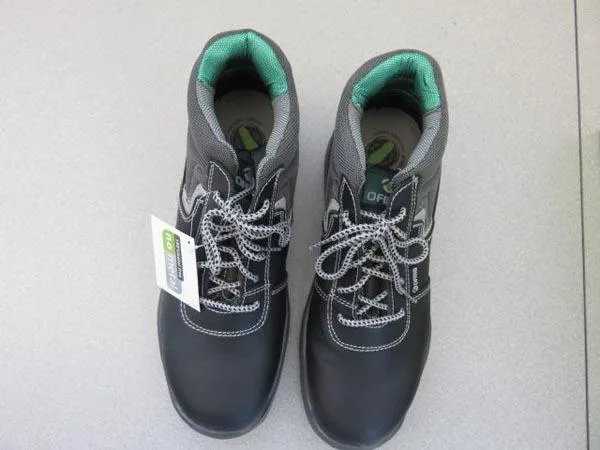 Safety boots