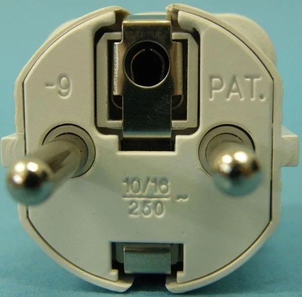 Plug adaptor