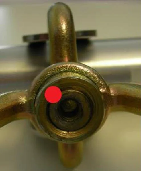 Anchorage clamp for steel girders