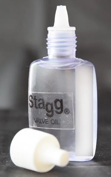 Valve oil for musical instruments