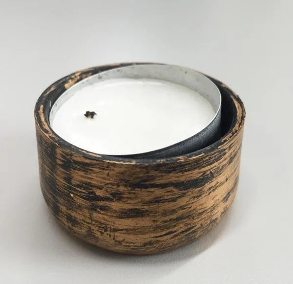 Tea light candle holder