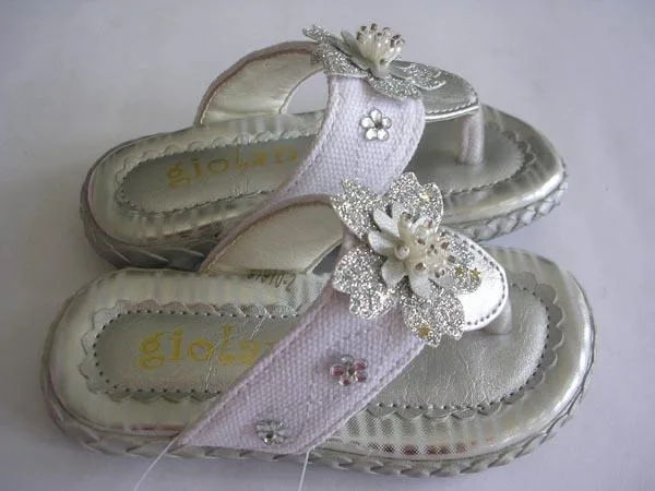 Girls' slippers