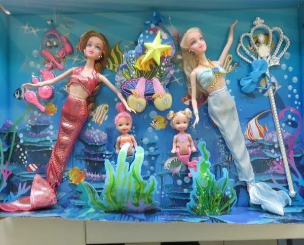 Plastic doll set