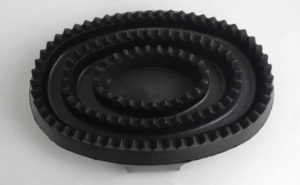 Curry comb for horse grooming