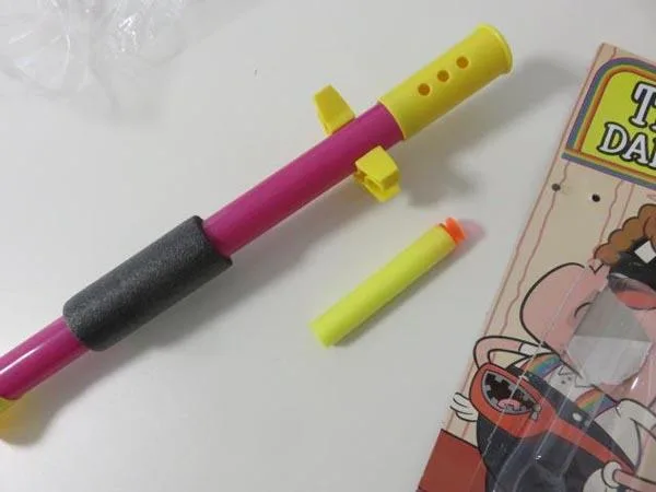 Blow pipe with projectiles