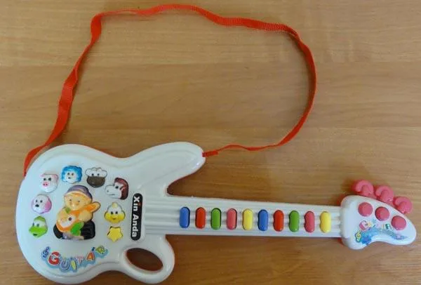 Toy guitar