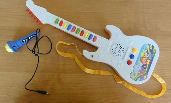Toy guitar