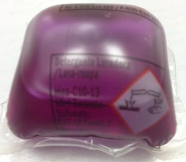 Liquid capsule detergent