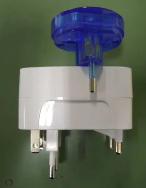 Travel plug adapter