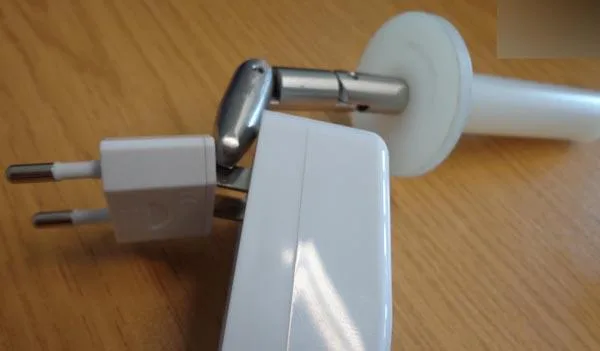Travel plug adapter