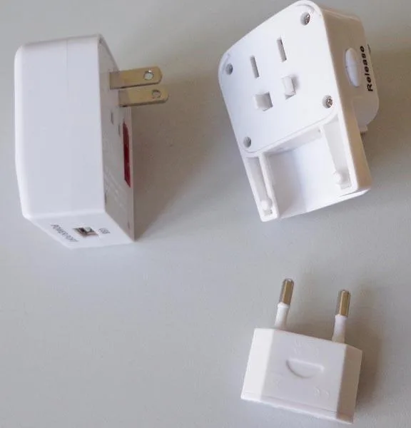 Travel plug adapter