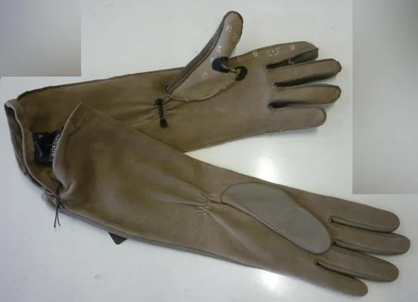 Leather gloves