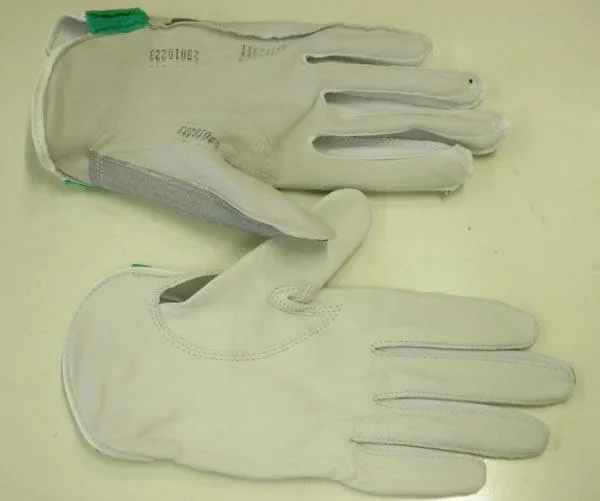 Golfing gloves