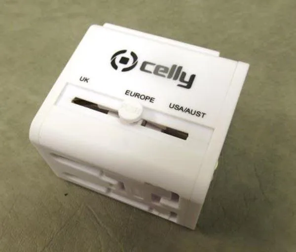 Travel plug adapter