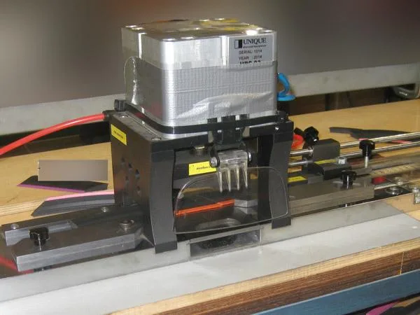 Pneumatic cutting machine