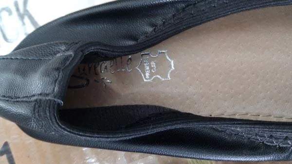 Children's flat pumps