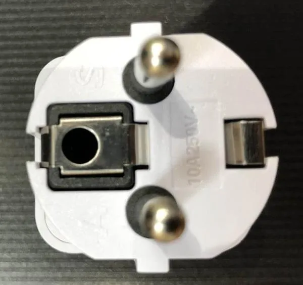 Travel plug adapter