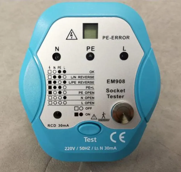 Mains socket tester