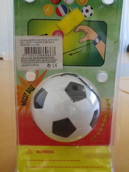 Yo-yo wrist ball
