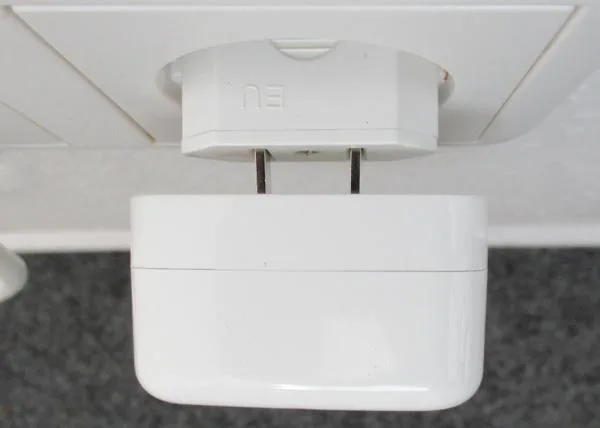 Travel plug adapter