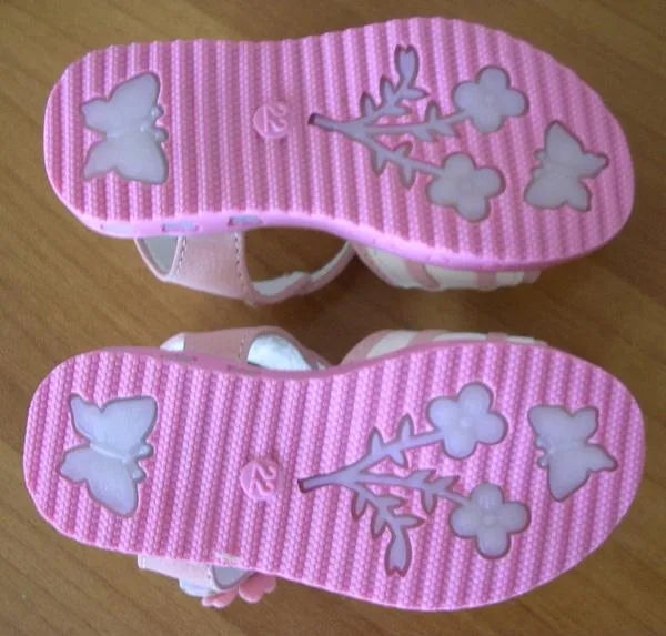 Girls' sandals
