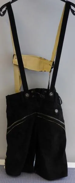 Lederhose (leather breeches)