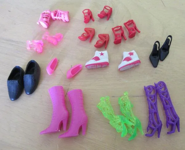 Set of footware for plastic doll
