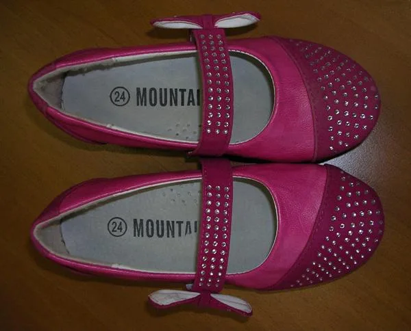 Girls' shoes