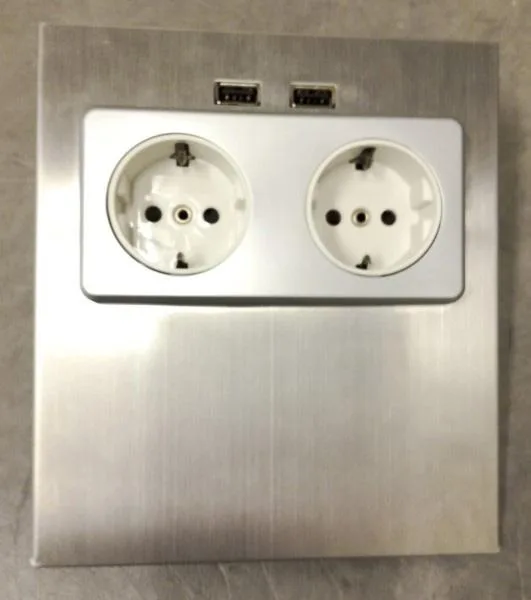 Socket outlet with USB port