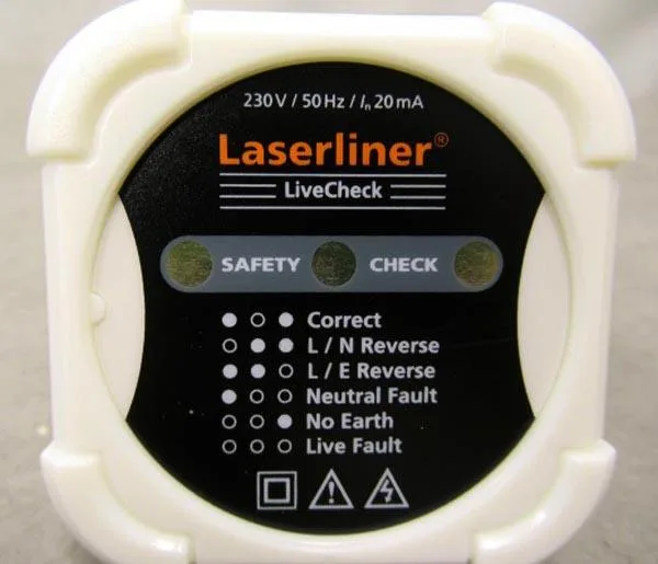 Mains socket tester