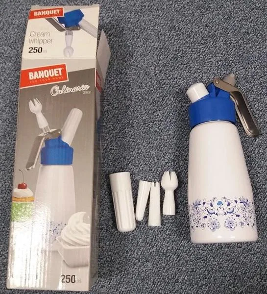 Whipped cream dispenser/syphon